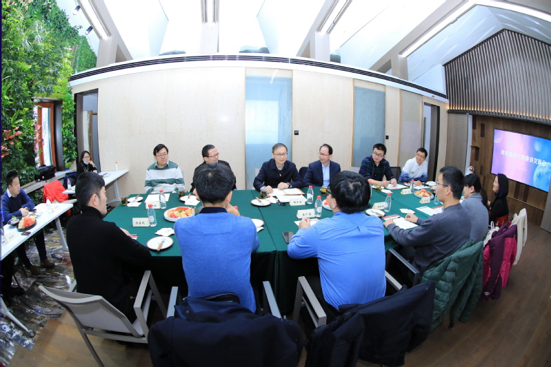 一场别开生面的座谈会 校长韩杰才与青年教师代表“畅聊”4小时