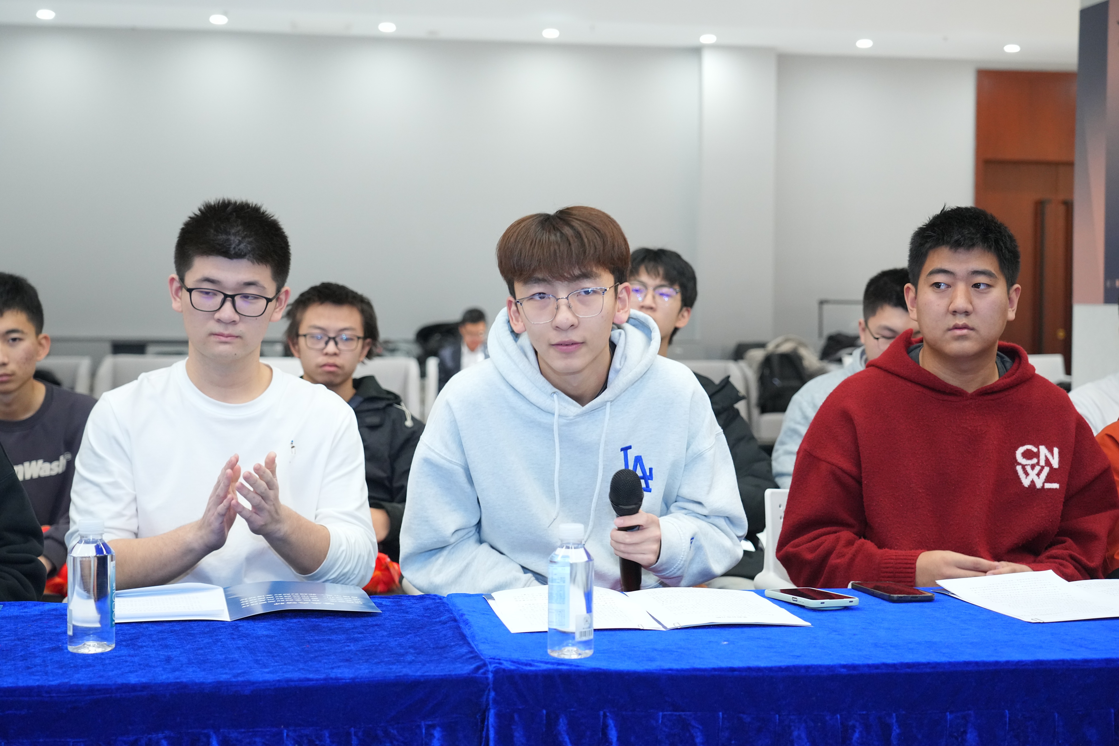 陈杰院士与首届自主智能系统班和“尖班”学子开班会、话成长