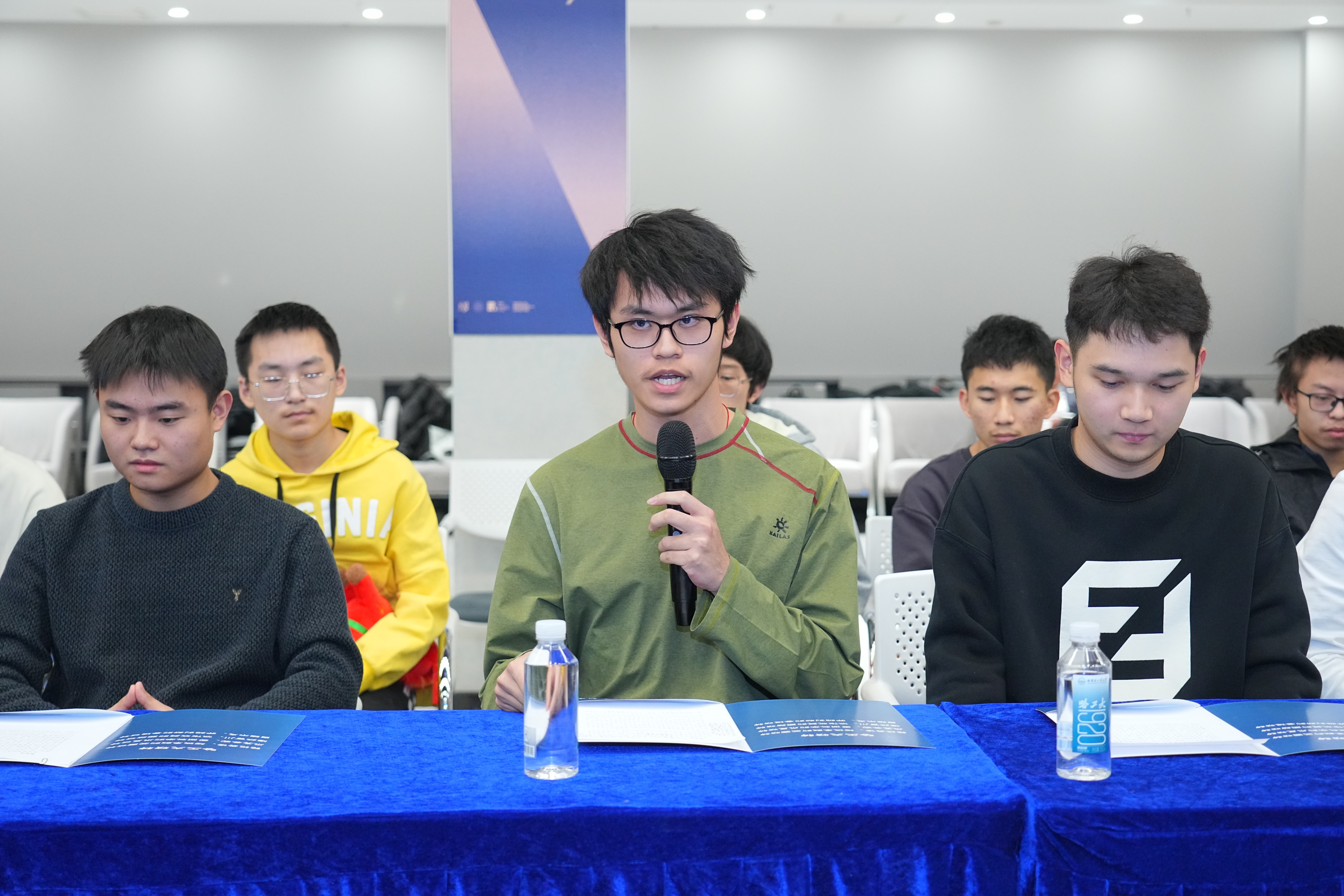 陈杰院士与首届自主智能系统班和“尖班”学子开班会、话成长