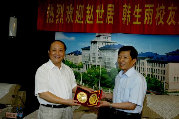 河北省人大常委会副主任赵世居校友,秘书长韩生雨校友来访