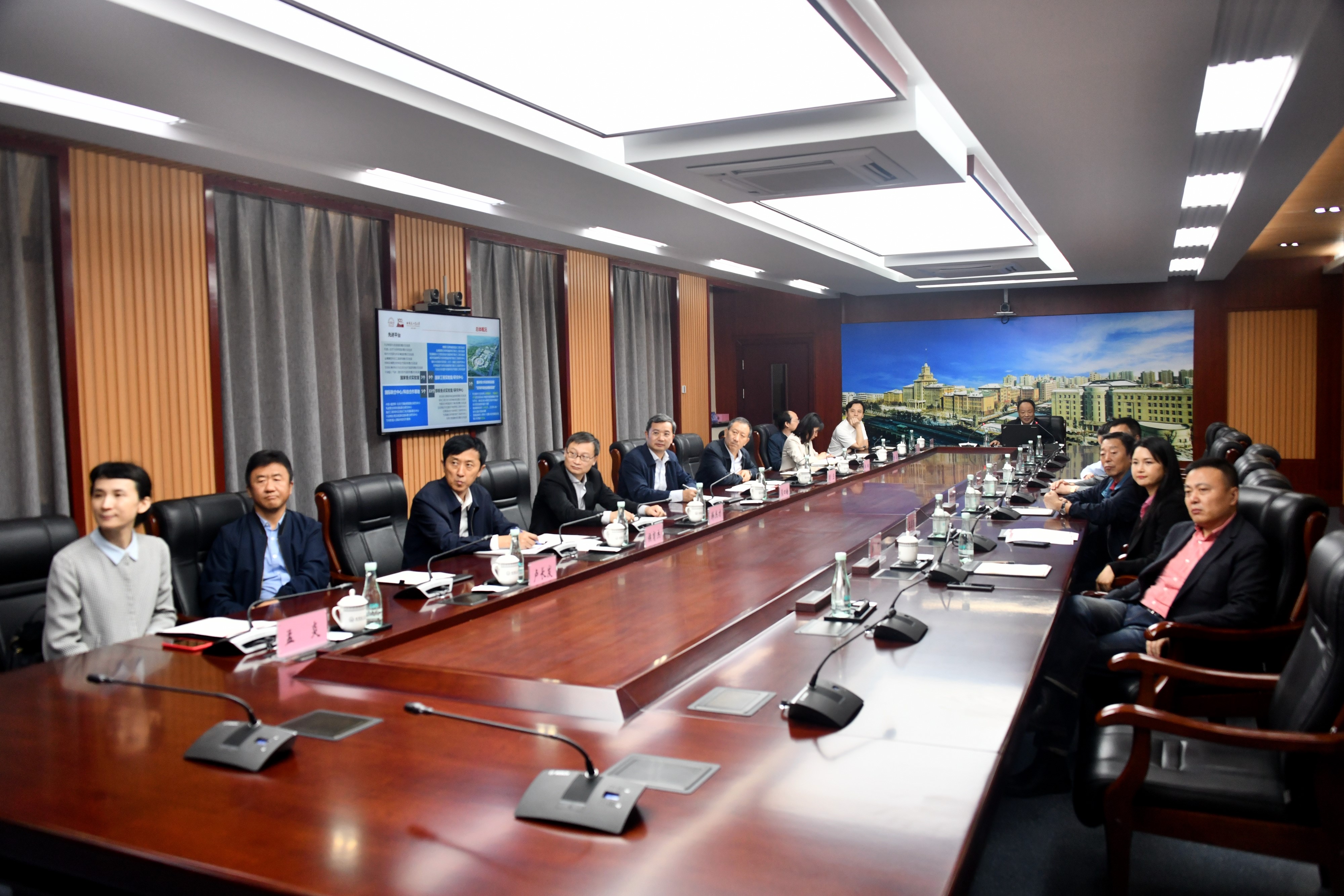 深圳市翠林投资集团董事长王忠明一行来校调研